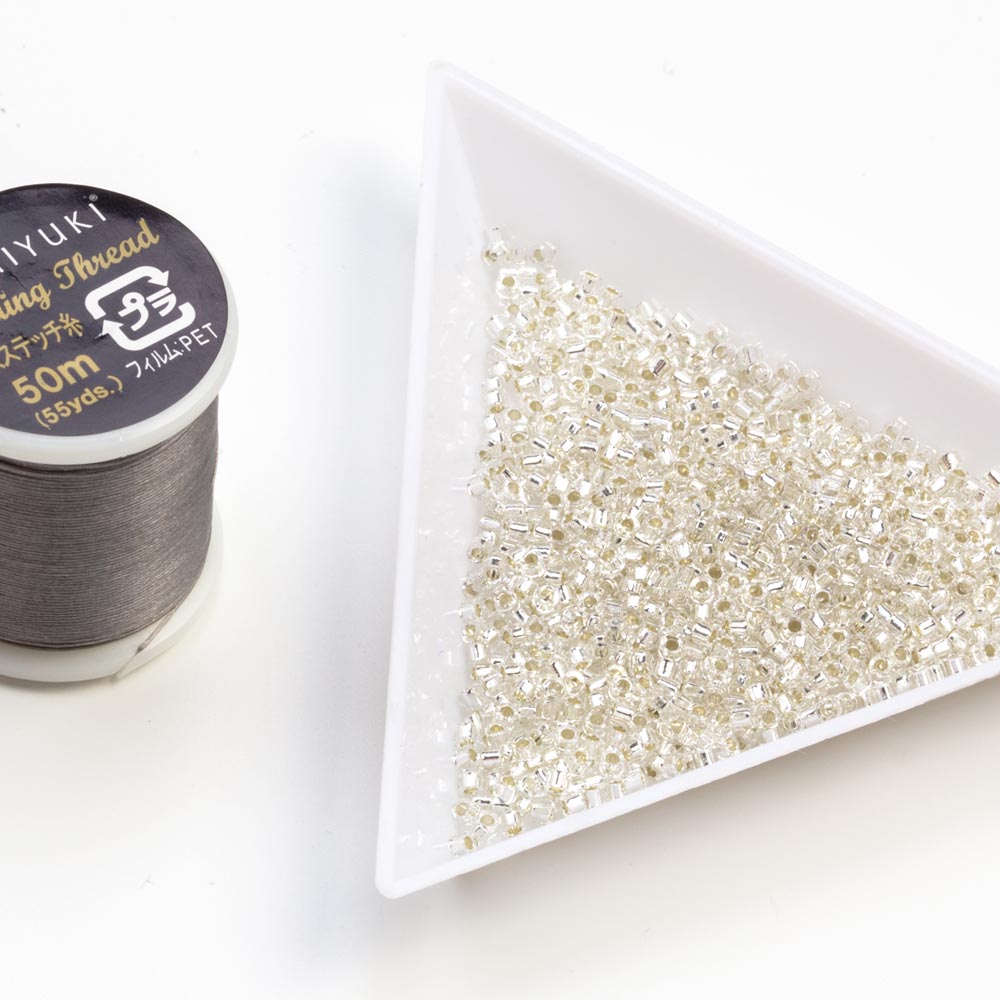 Perles Miyuki Delica (11/0) Silver Lined Crystal (2.8 grammes)