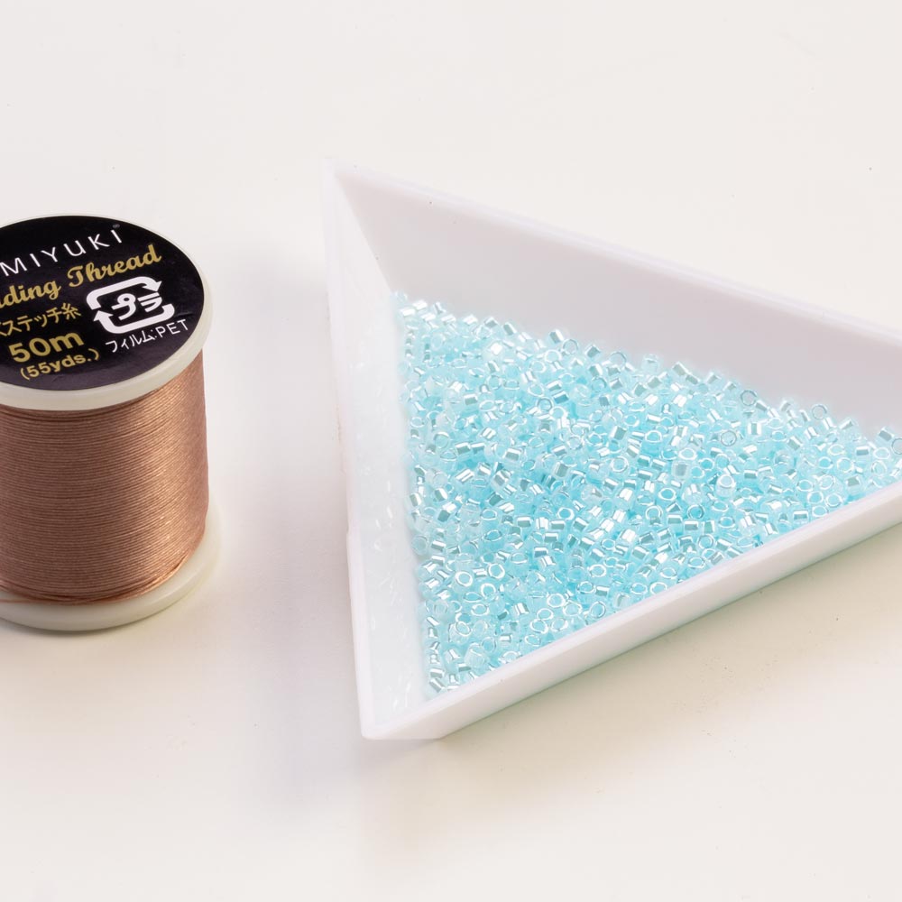 Perles Miyuki Delica (11/0) Lined Crystal Light Aquamarine Luster (2.8 grammes)