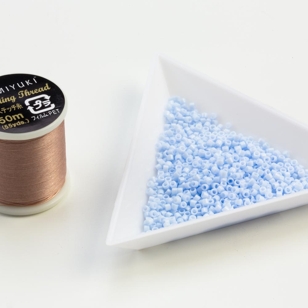Perles Miyuki Delica (11/0) Opaque Light Sky Blue (2.8 grammes)
