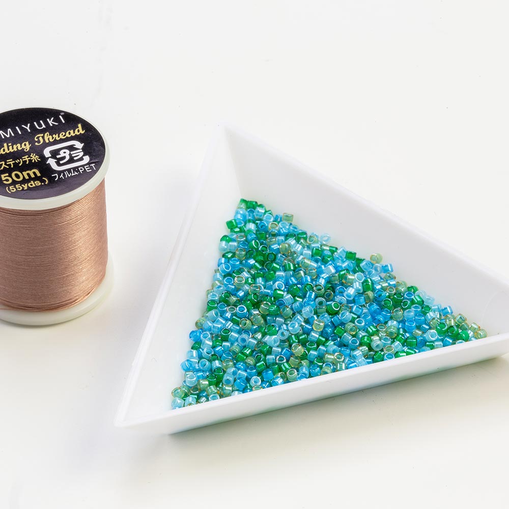Perles Miyuki Delica (11/0) Luminous Blue Mix (2.8 grammes)